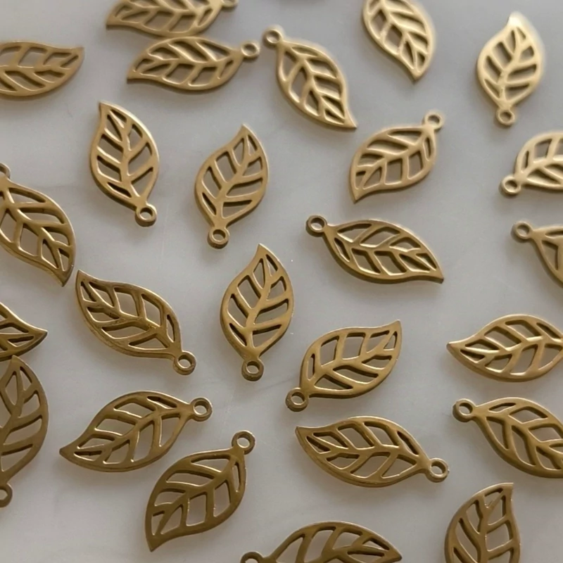 پلاک آویز ساعتی طرح برگ توری طلایی(فروش محصول بصورت دونه ای میباشد)