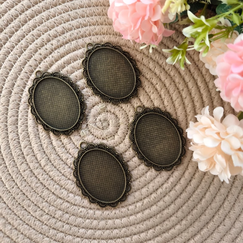 قاب گردن آویز طرح برنزی طرح 1 ( فروش بصورت دونه ای)