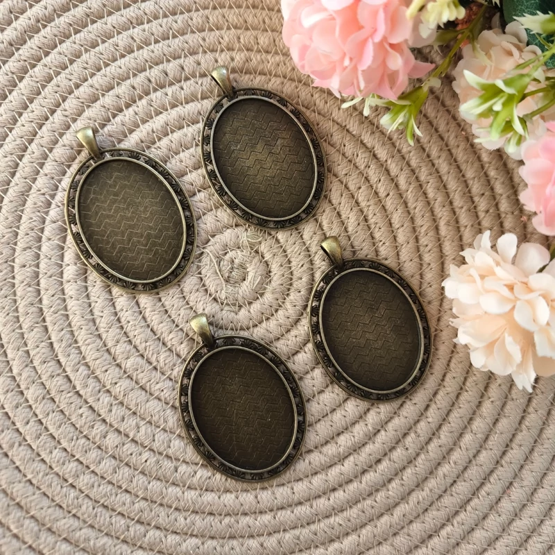 قاب گردن آویز طرح برنزی طرح6 (فروش بصورت دونه ای)
