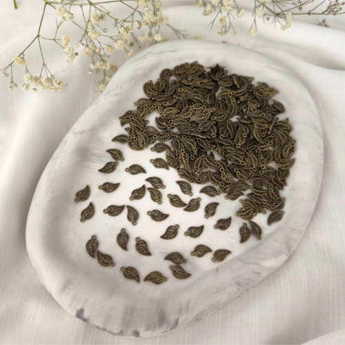 خرجکار آویز برگ (بصورت بسته 15 گرمی شامل 45 عدد آویز )