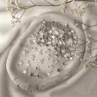خرجکار آویز طرح ستاره توپر ( فروش بصورت بسته 15 گرمی شامل 25 عدد آویز )
