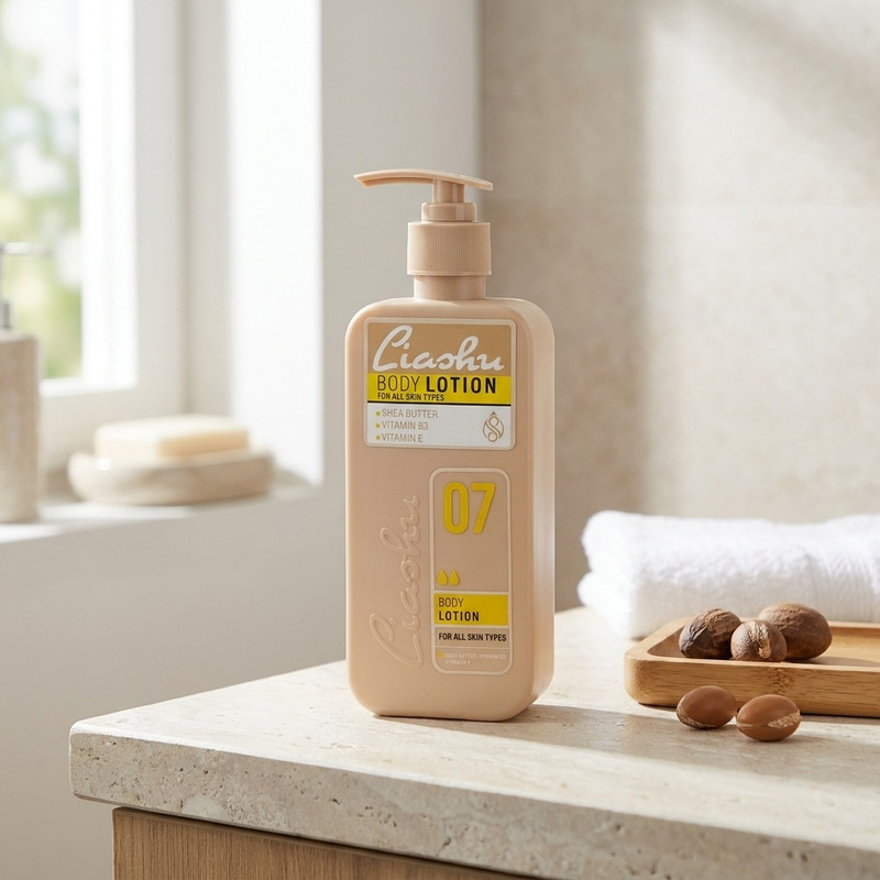 لوسیون بدن نرمکننده و آبرسان لیاشو مدل Shea Butter حجم 330 میلیلیتر مناسب انواع پوست، حاوی ویتامین B3 و E، روغن آرگان، فاقد پارابن، تسکیندهنده و ترمیمکننده پوست بعد از حمام