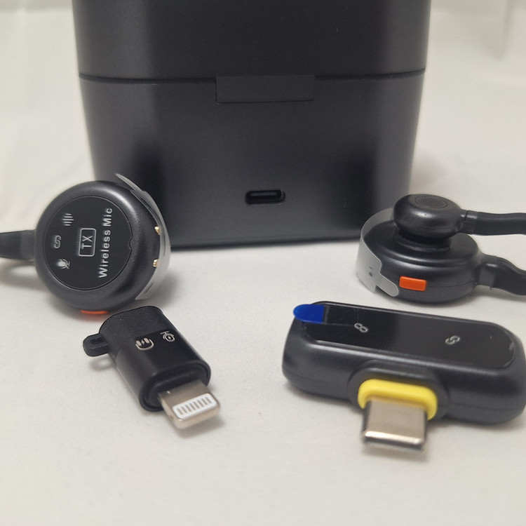 ست میکروفون بی سیم مدل QY90 با درگاه اتصال تایپ سی و لایتنینگ