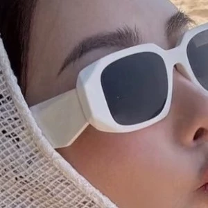 (قیمت واقعی) عینک آفتابی زنانه و مردانه پرادا uv400 + دستمال نانو مخصوص +ارسال رایگان ( PRADA)