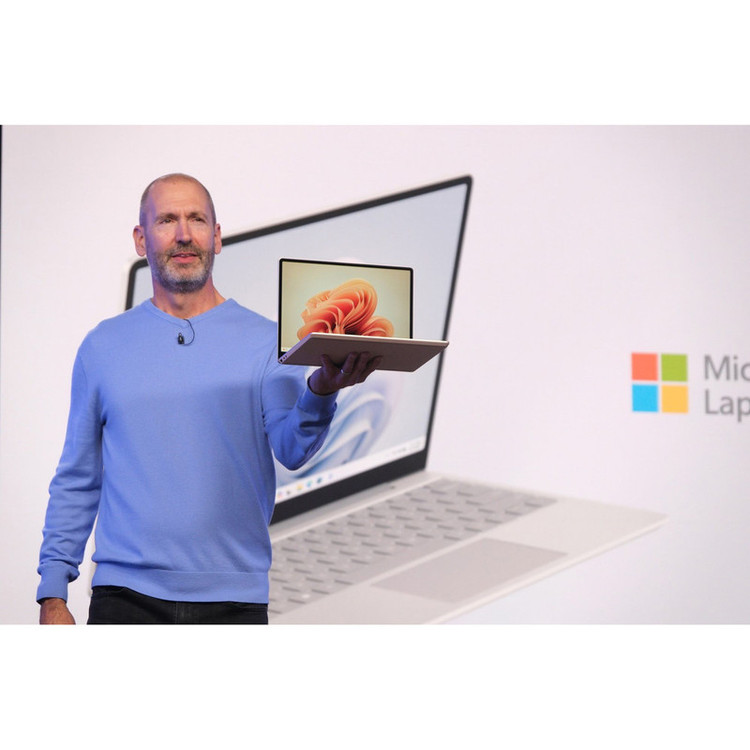 لپتاپ مایکروسافت مدل Surface Laptop Go 3 با پردازنده Core i5-1235U، رم LPDDR5 8GB، حافظه SSD با ظرفیت 256GB، نمایشگر لمسی 12.4 اینچ PixelSense، دارای حسگر اثر انگشت، سیستمعامل Windows 11