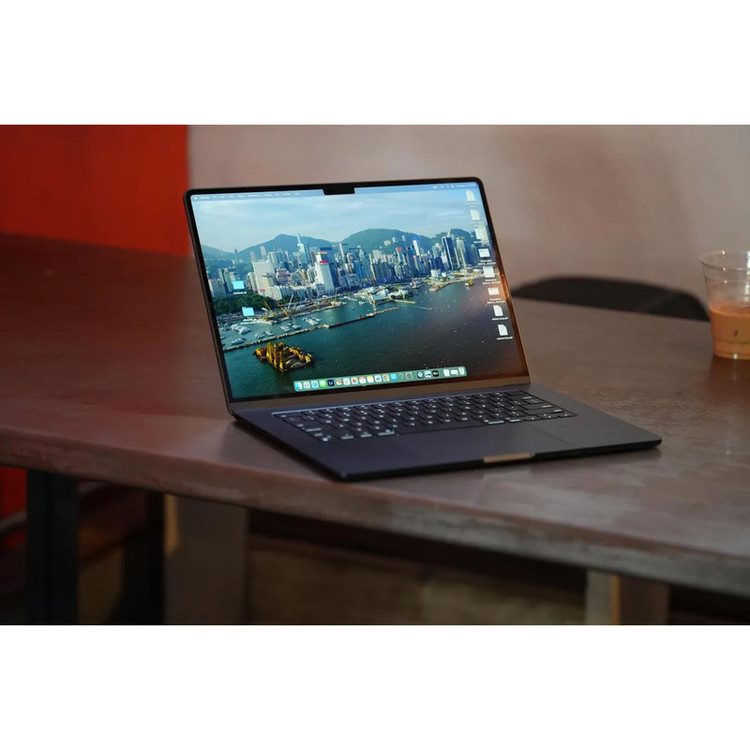 لپتاپ اپل مدل MacBook Air MRYV3 2024 LLA با پردازنده Apple M3، رم 8GB، حافظه SSD با ظرفیت 512GB، نمایشگر 15.3 اینچ Retina، دارای نور پسزمینه کیبورد، حسگر اثر انگشت، سیستمعامل Apple Mac OS