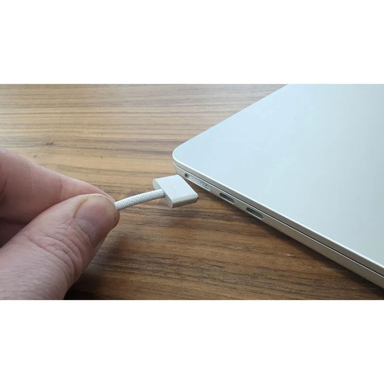 لپتاپ اپل مدل MacBook Air MW0Y3 2025 LLA با پردازنده Apple M4، رم 16GB، حافظه SSD با ظرفیت 256GB، نمایشگر 13.6 اینچ Retina، دارای نور پسزمینه کیبورد، حسگر اثر انگشت، سیستمعامل Apple Mac OS