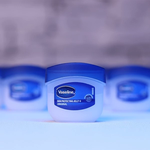 کرم مرطوب کننده کوچک جیبی 5.5گرم مناسب برای خشکی و ترک لب و کنار ناخن