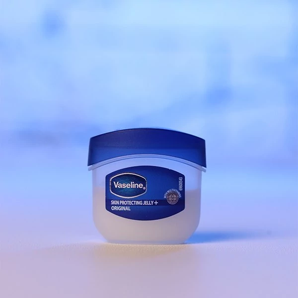 کرم مرطوب کننده کوچک جیبی 5.5گرم مناسب برای خشکی و ترک لب و کنار ناخن