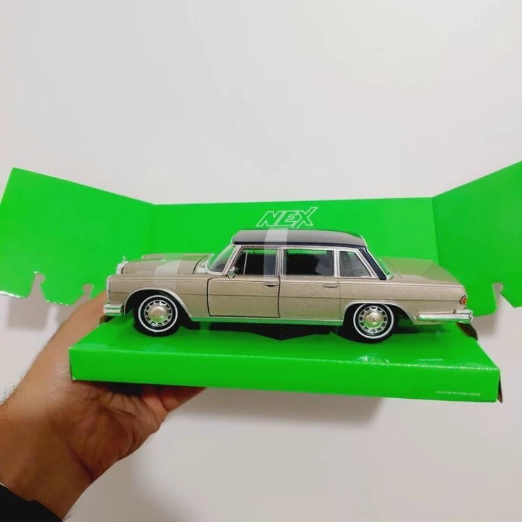 اسباب بازی ماشین فلزی مرسدس بنز 600 فلزی برند ویلی 1963 ماکت فلزی 1963 Mercedes Benz 600