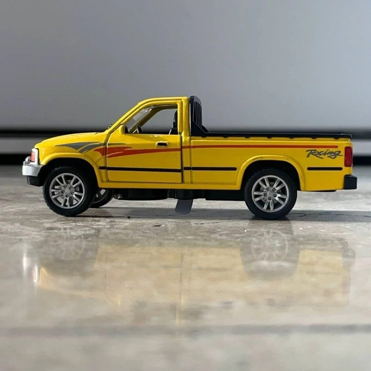 اسباب بازی ماشین فلزی تویوتا هایلوکس قدرتی موزیکال Toyota Hilux