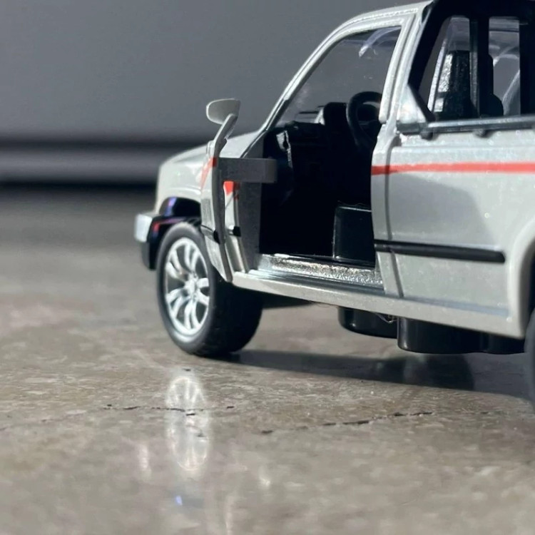 اسباب بازی ماشین فلزی تویوتا هایلوکس قدرتی موزیکال Toyota Hilux