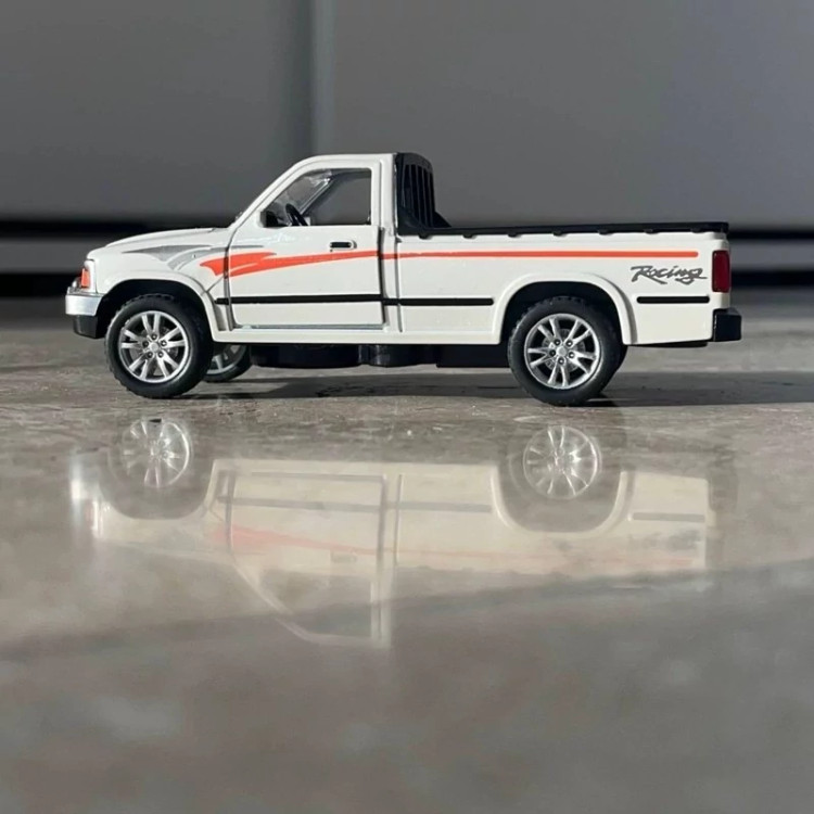 اسباب بازی ماشین فلزی تویوتا هایلوکس قدرتی موزیکال Toyota Hilux