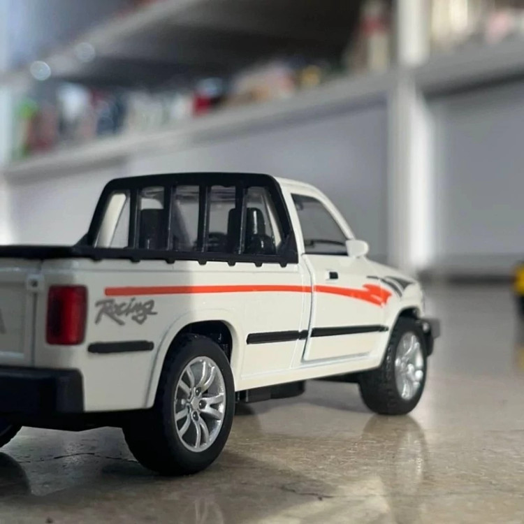 اسباب بازی ماشین فلزی تویوتا هایلوکس قدرتی موزیکال Toyota Hilux