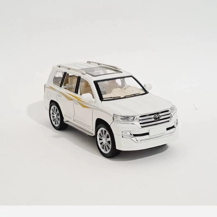 اسباب بازی ماشین فلزی تویوتا لندکروز دودزا مدل toyota land cruiser رنگ سفید