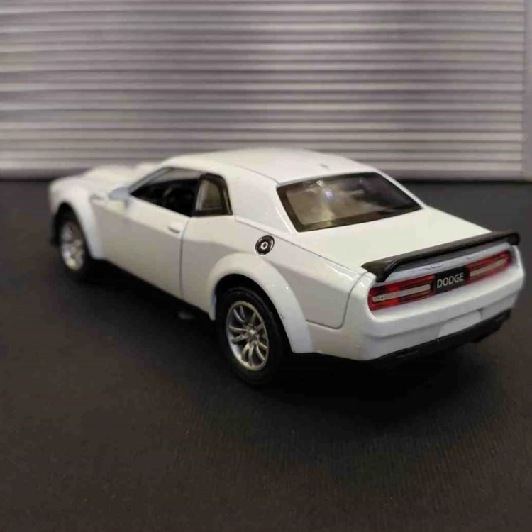 اسباب بازی ماشین فلزی دوج چلنجر هلکت ماکت ماشین فلزی دوج چلنجر Dodge Challenger SRT Hellcat