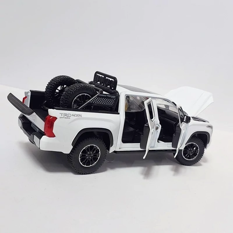 اسباب بازی ماشین فلزی تویوتا وانت تاندرا ماکت ماشین فلزی Toyota Tundra سفید