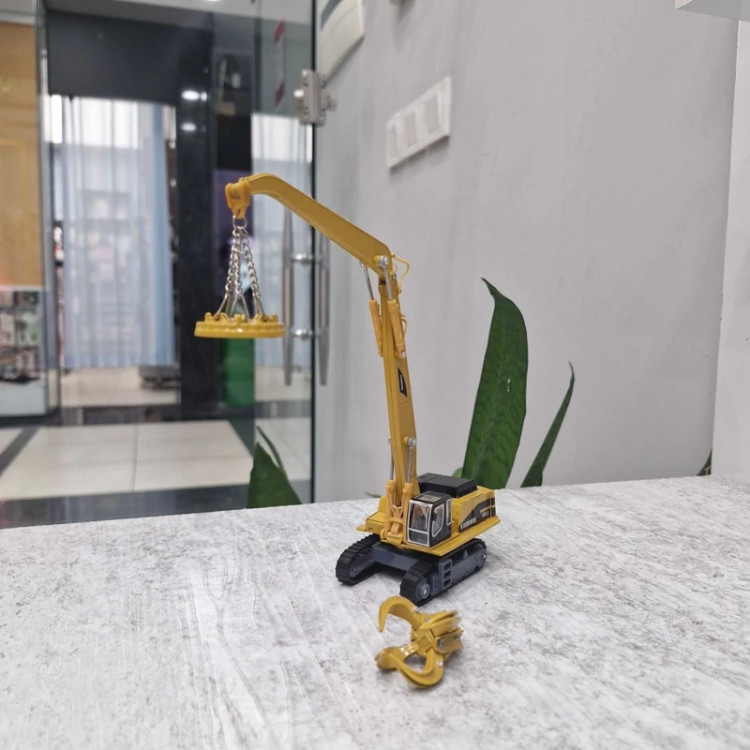 اسباب بازی ماشین فلزی جرثقیل آهنربایی و چنگکی