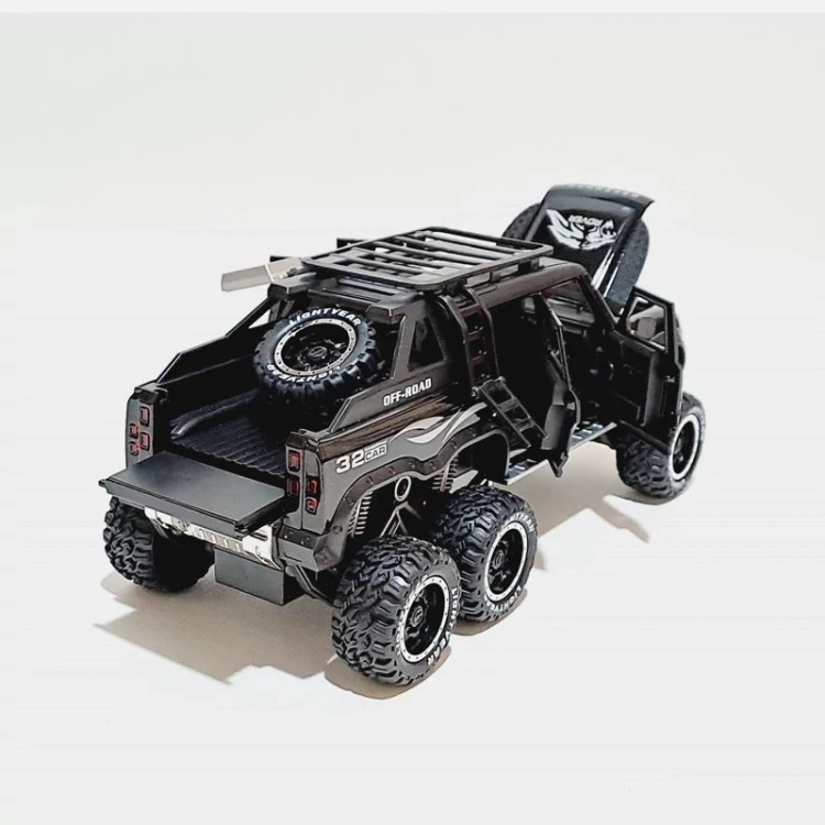 اسباب بازی ماشین فلزی رنجروور دیفندر 6 چرخ Range rover DEFENDER of road رنگ مشکی ماکت فلزی