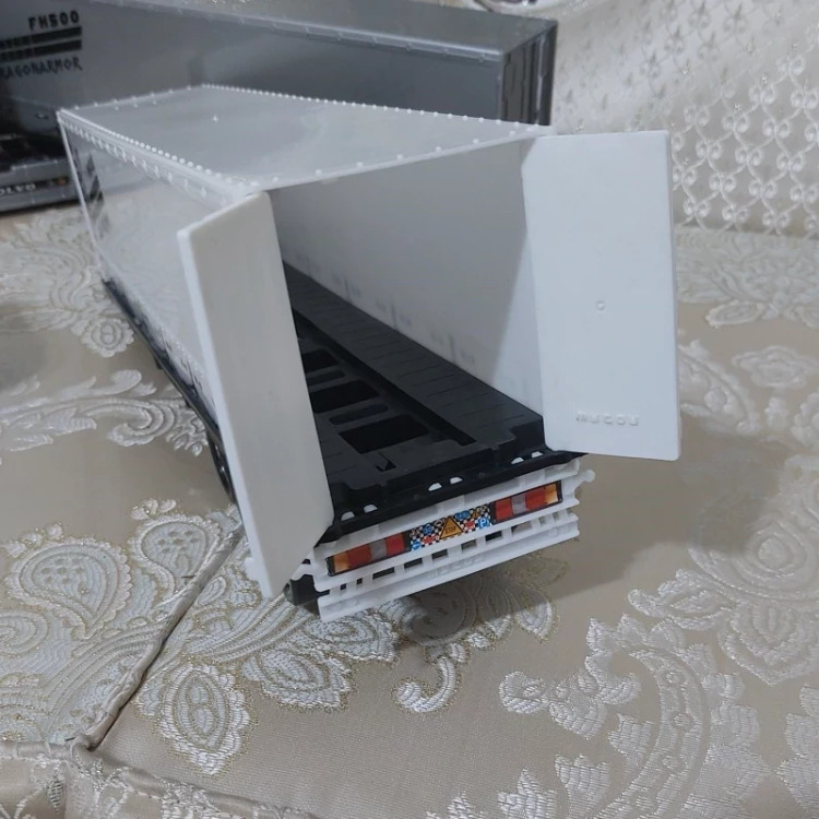 اسباب بازی کامیون ولوو FH500 (تریلی کانتینر) بزرگ مای توی