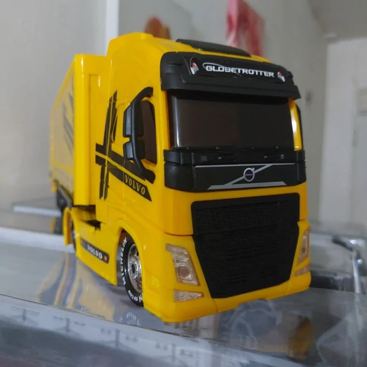 اسباب بازی کامیون ولوو FH500 (تریلی کانتینر) بزرگ مای توی