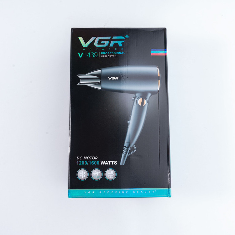 سشوار مسافرتی 1600 وات وی جی ار مدل V-439، موتور DC، وزن 300 گرم، المنت فلز، دارای سری متمرکزکننده باریک با ویژگی حجمدهندگی، با قابلیت باد سرد