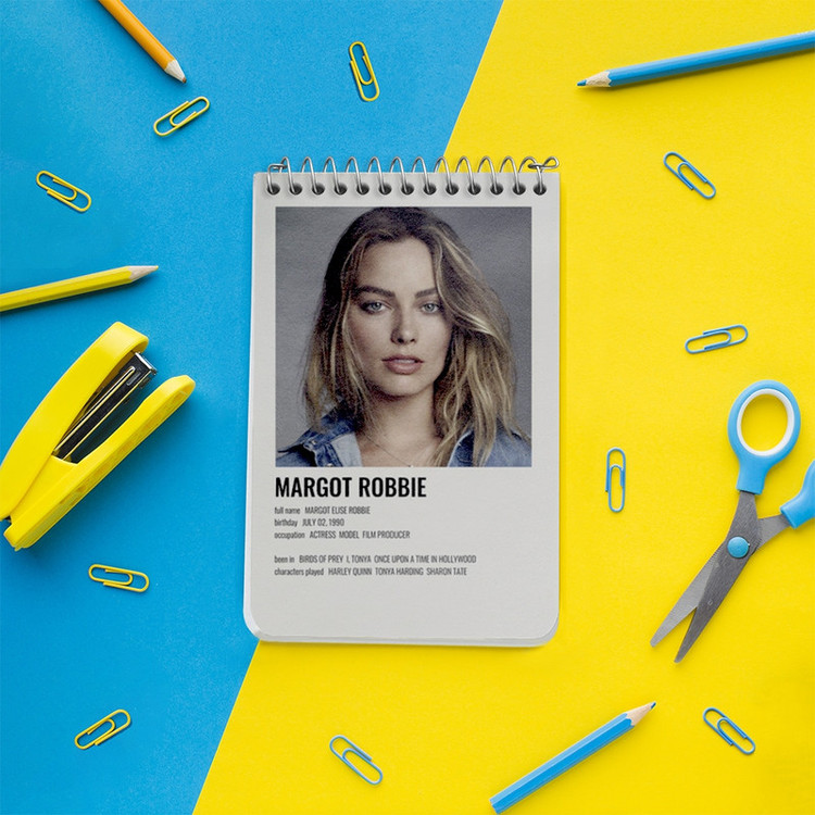 دفتر یادداشت 50 برگ خندالو طرح مارگو رابی (Margot Robbie) کد F13137