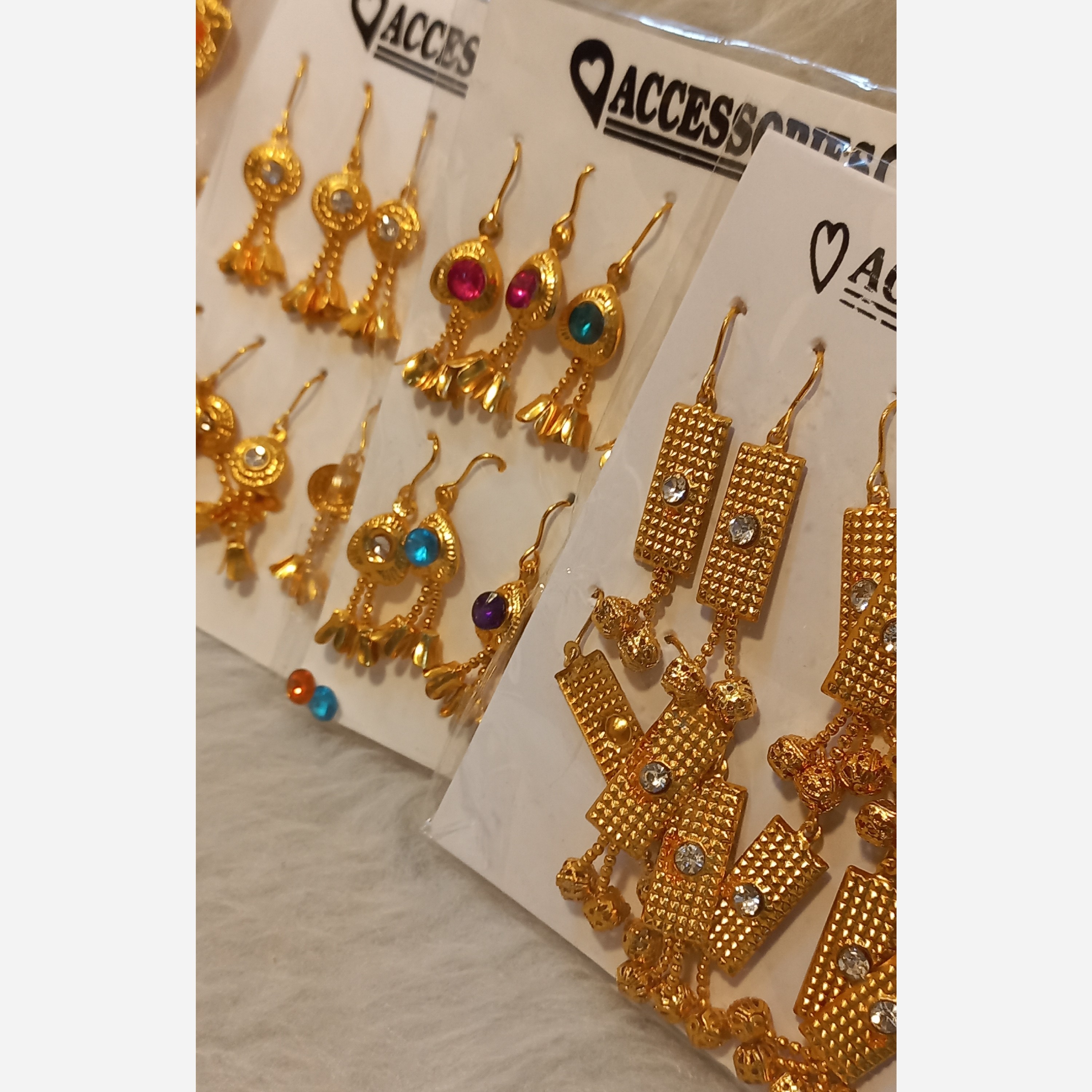 پک 6 جفتی گوشواره فقط 60 تومن مناسب برای هدیه و کسب و کار