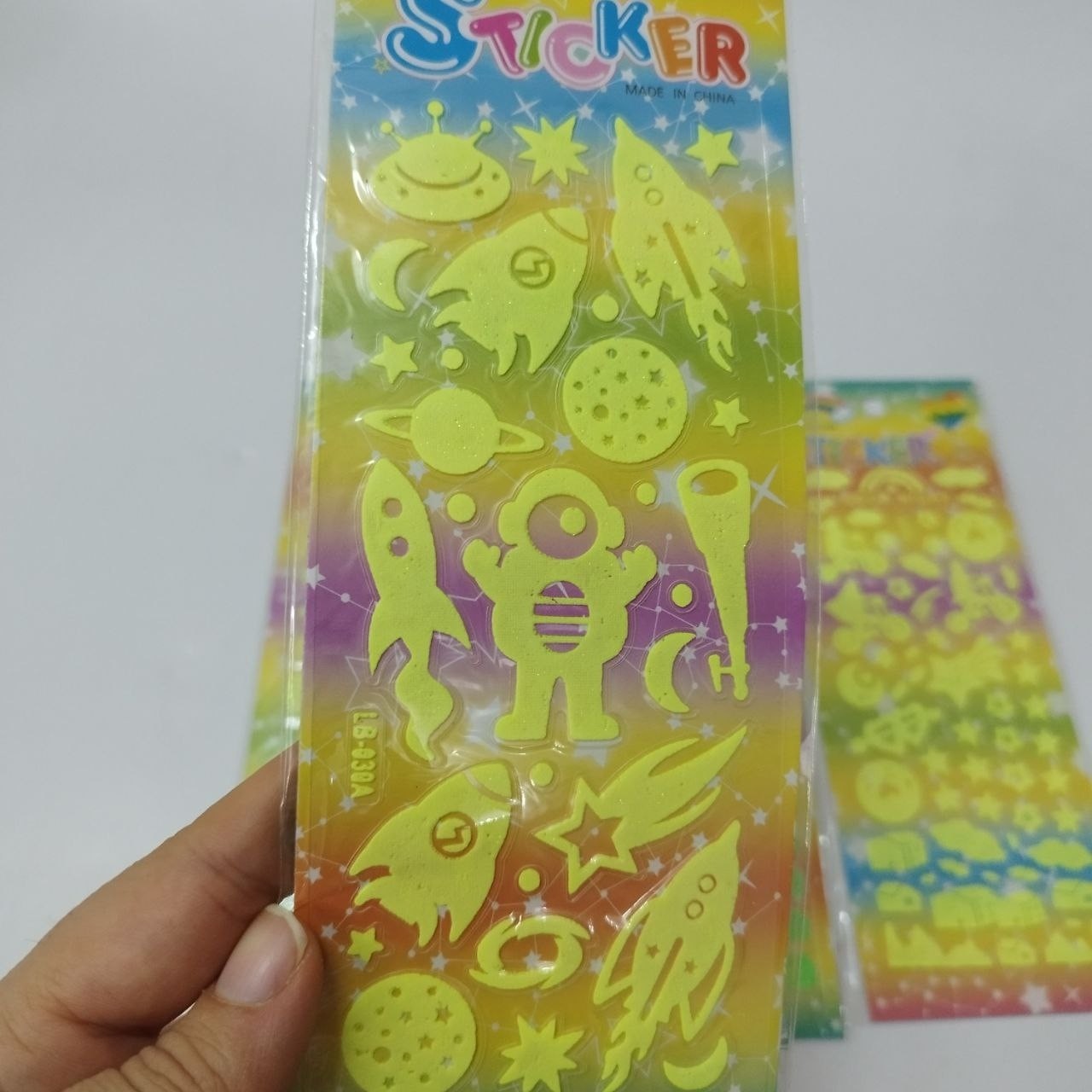 استیکر فسفری شب تاب (مناسب برای دیوار کودکان)