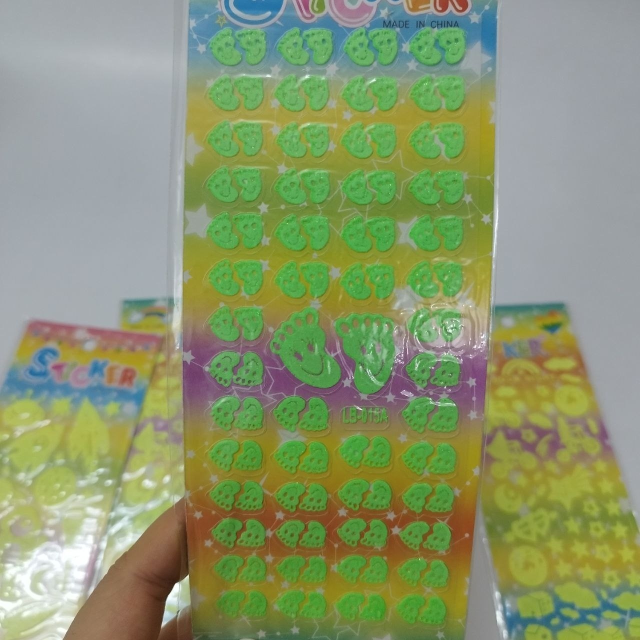 استیکر فسفری شب تاب (مناسب برای دیوار کودکان)