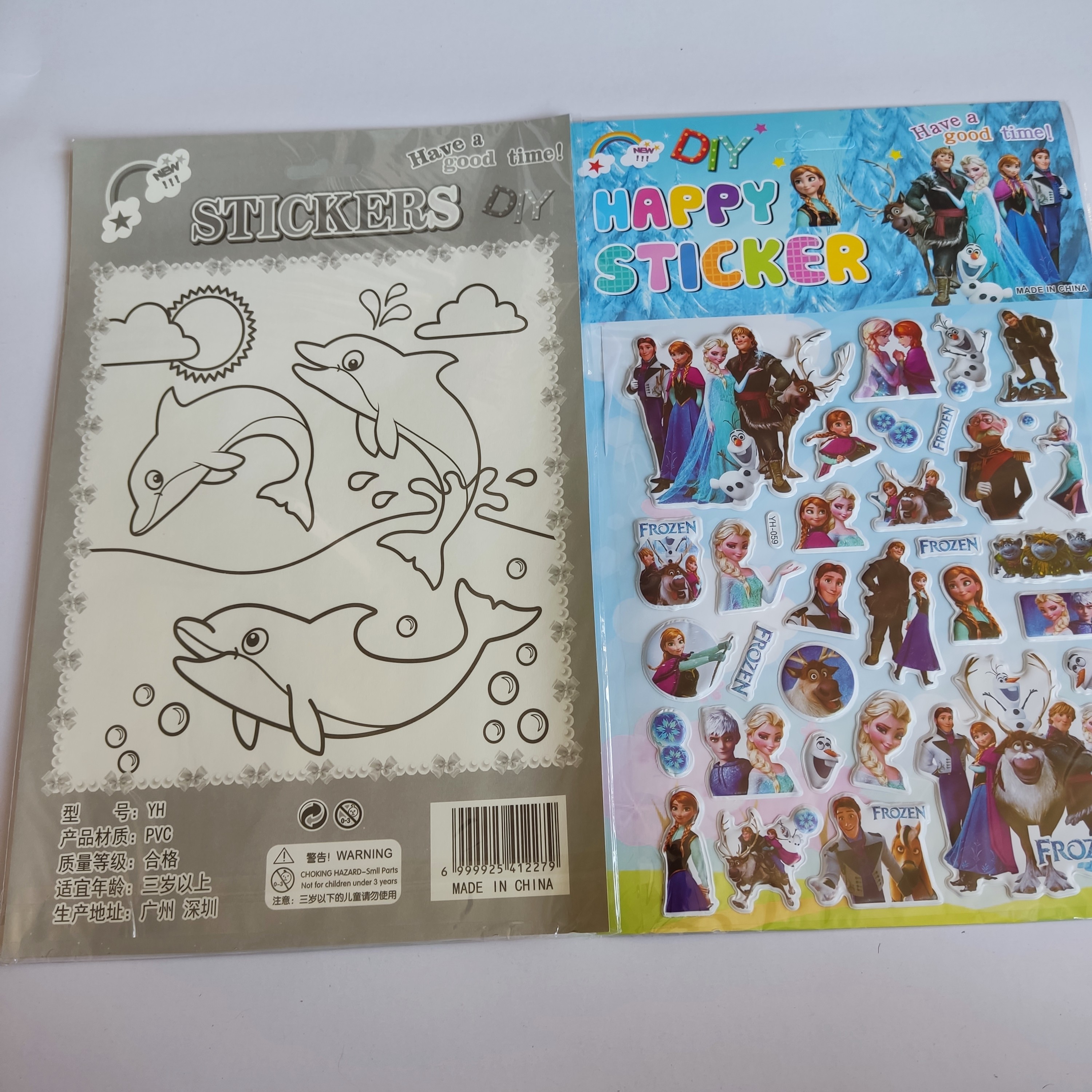 استیکر پفکی دخترانه طرح فروزن سایز A4 سی و سه تکه همراه با تابلو رنگ آمیزی آبرنگی(مناسب برای جوایز مدرسه)