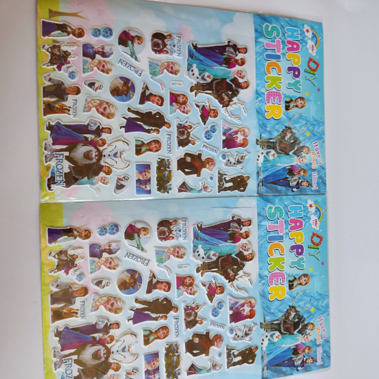 استیکر پفکی دخترانه طرح فروزن سایز A4 سی و سه تکه همراه با تابلو رنگ آمیزی آبرنگی(مناسب برای جوایز مدرسه)
