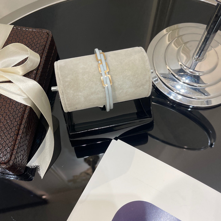 دستبند طلای چرم طرح سه مربع