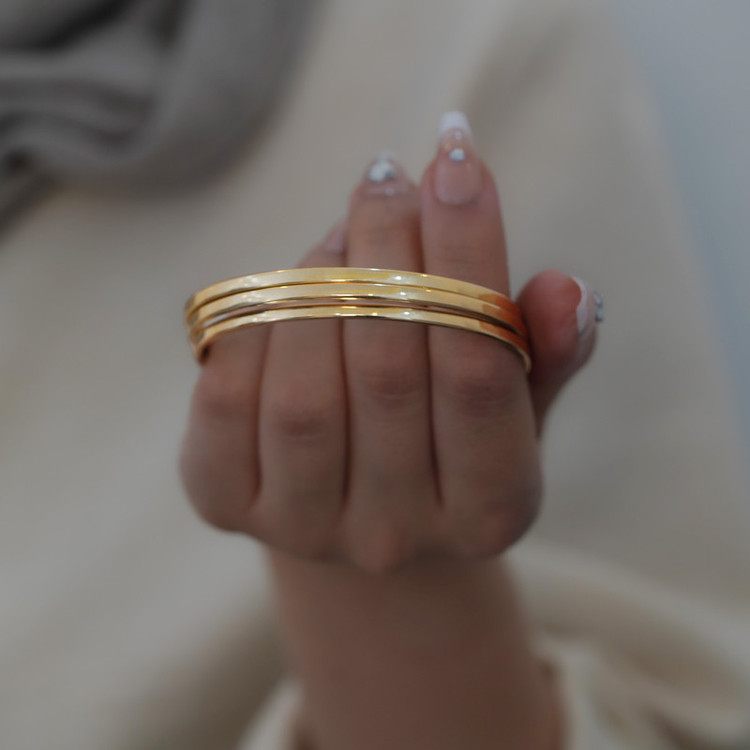 النگو طلا کم اجرت 18 عیار زنانه طلای علیمحمدی مدل آینه ای پهن سایز 4