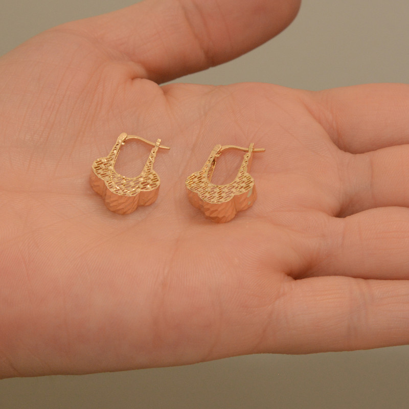 گوشواره کلیپسی طلا 18 عیار زنانه با طرح ونکلیف آرپلز طلای مستجابی مدل گل کد T1373