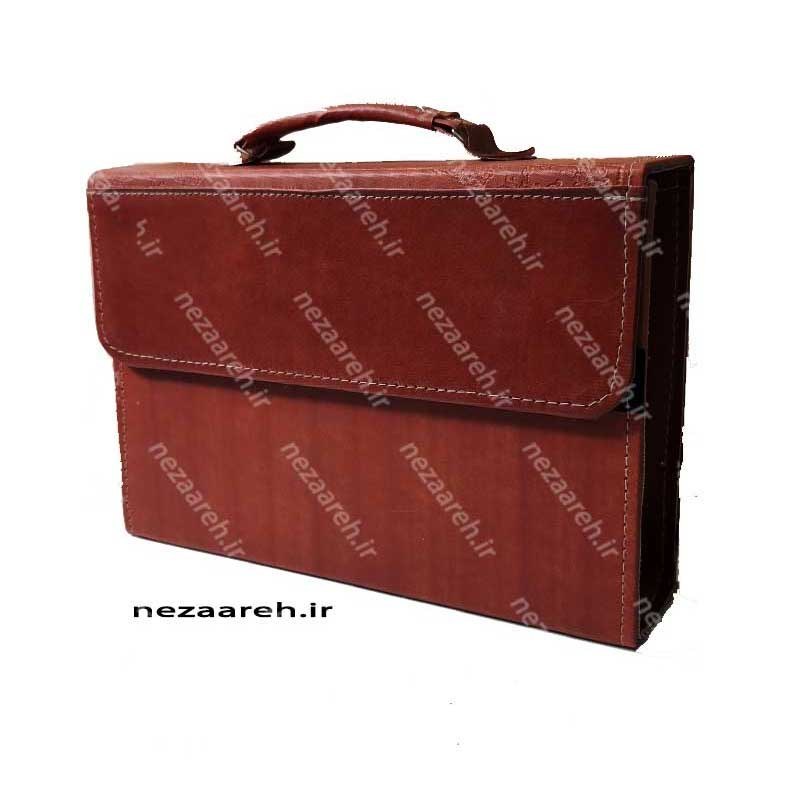 کتاب قرآن 30 جزء (چهار رنگ، خط عثمان طه، قطع وزیری، بدون ترجمه، جلد نرم، همراه با کیف چرم) مخصوص حفظ (30 پاره)
