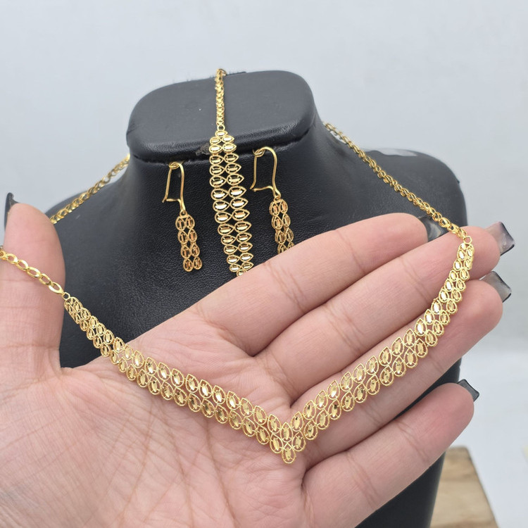نیم ست طلا کم اجرت 18 عیار زنانه طلا و شمش برلیان مدل تراش
