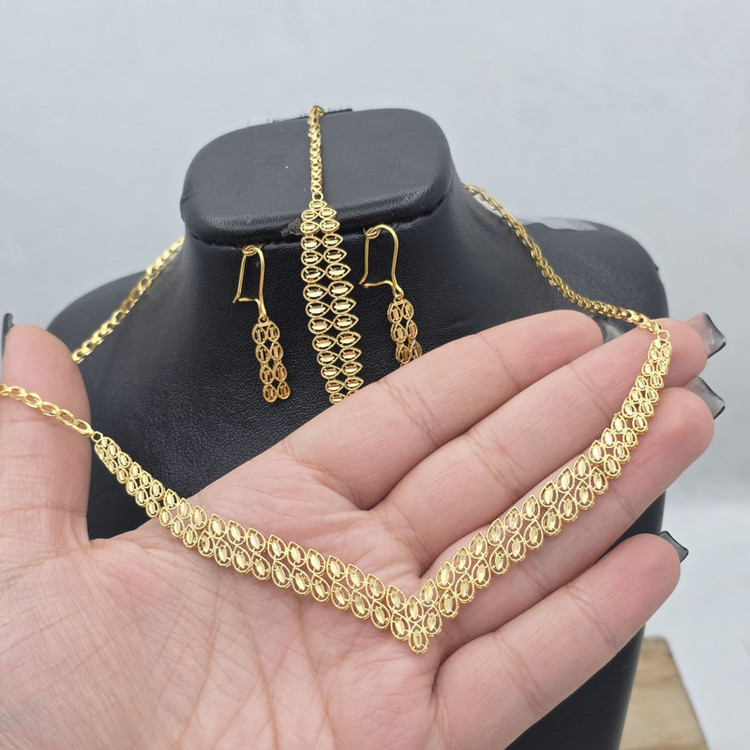نیم ست طلا کم اجرت 18 عیار زنانه طلا و شمش برلیان مدل تراش