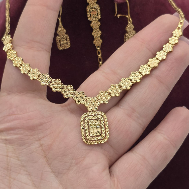 نیم ست طلا کم اجرت 18 عیار زنانه طلا و شمش برلیان مدل اونیکس