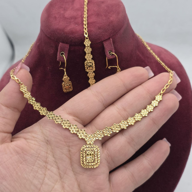نیم ست طلا کم اجرت 18 عیار زنانه طلا و شمش برلیان مدل اونیکس
