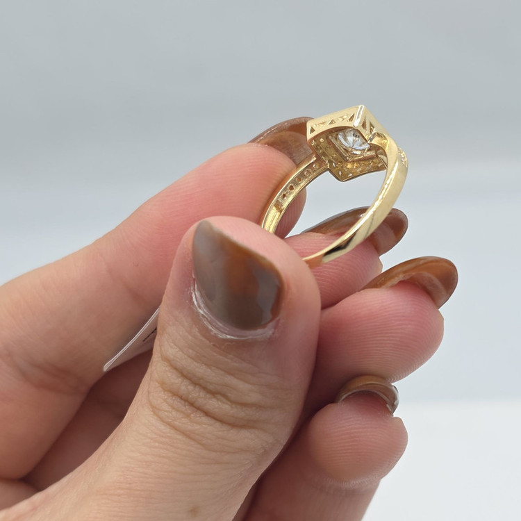 انگشتر طلا کم اجرت 18 عیار زنانه طلا و شمش برلیان مدل 06 سایز 55