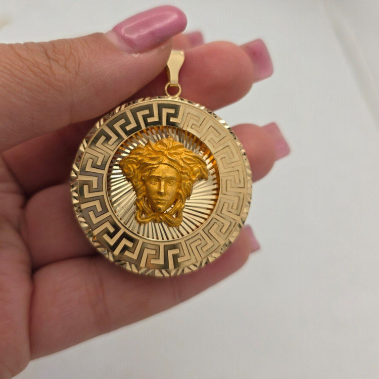 آویز گردنبند طلا کم اجرت 18 عیار گالری طلا و شمش برلیان مدل ورساچه مدوسا