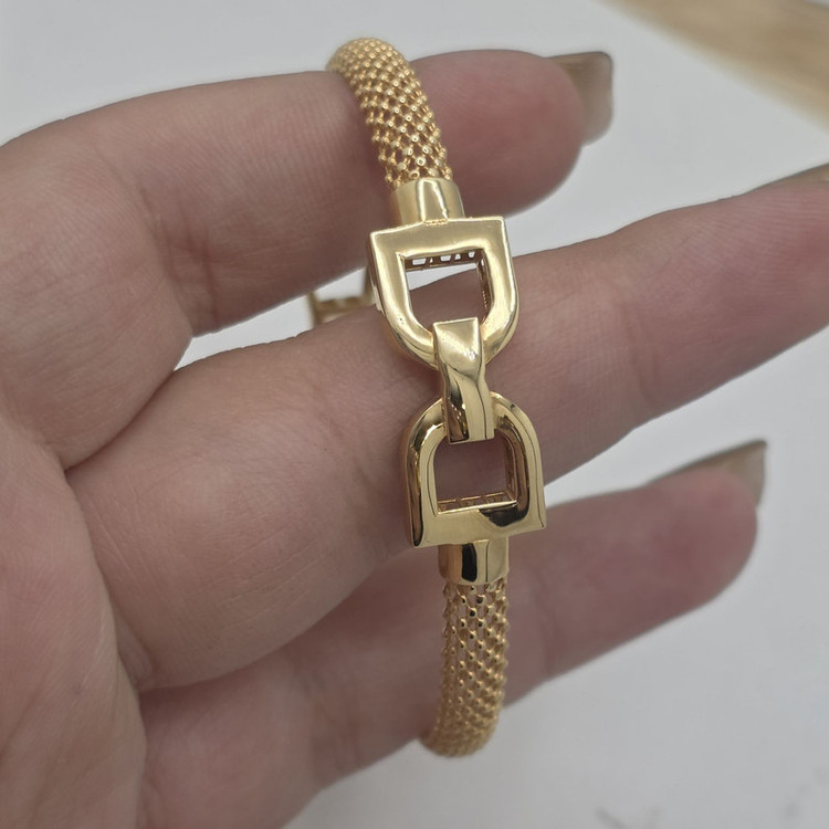 دستبند النگویی طلا کم اجرت 18 عیار زنانه طلا و شمش برلیان مدل Dior