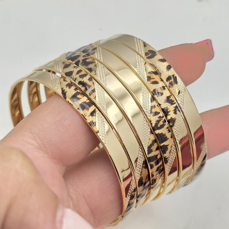 النگو طلا کم اجرت 18 عیار زنانه طلا و شمش برلیان مدل آینه ای پلنگی سایز 3