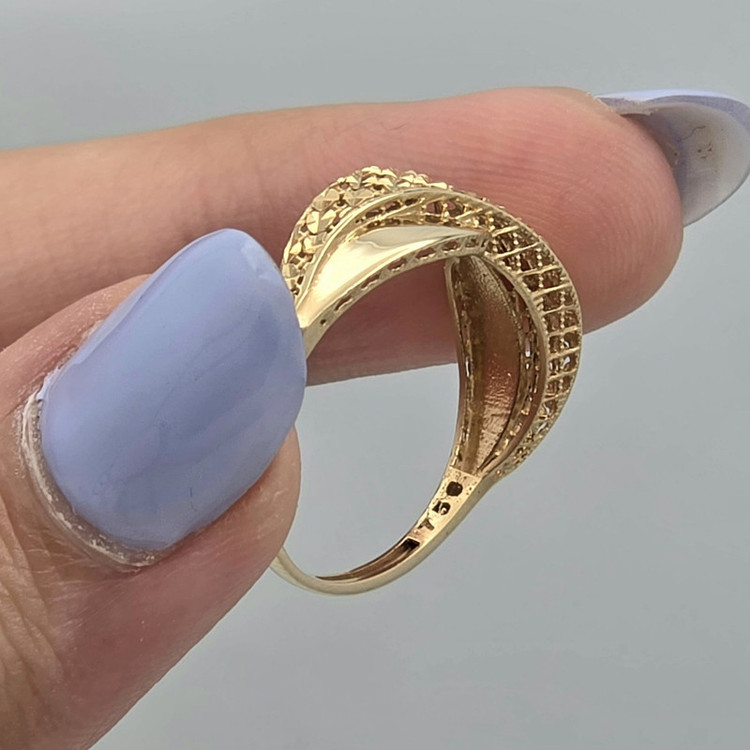 انگشتر طلا کم اجرت 18 عیار زنانه طلا و شمش برلیان مدل تراش آینه ای سایز 57