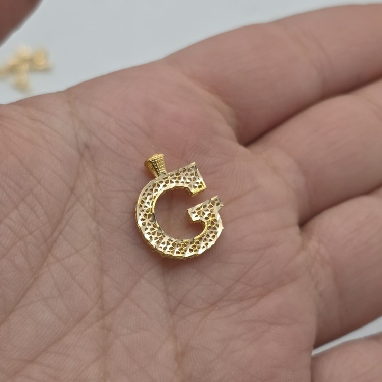 آویز گردنبند طلا کم اجرت 18 عیار زنانه طلا و شمش برلیان مدل حروف انگلیسی G
