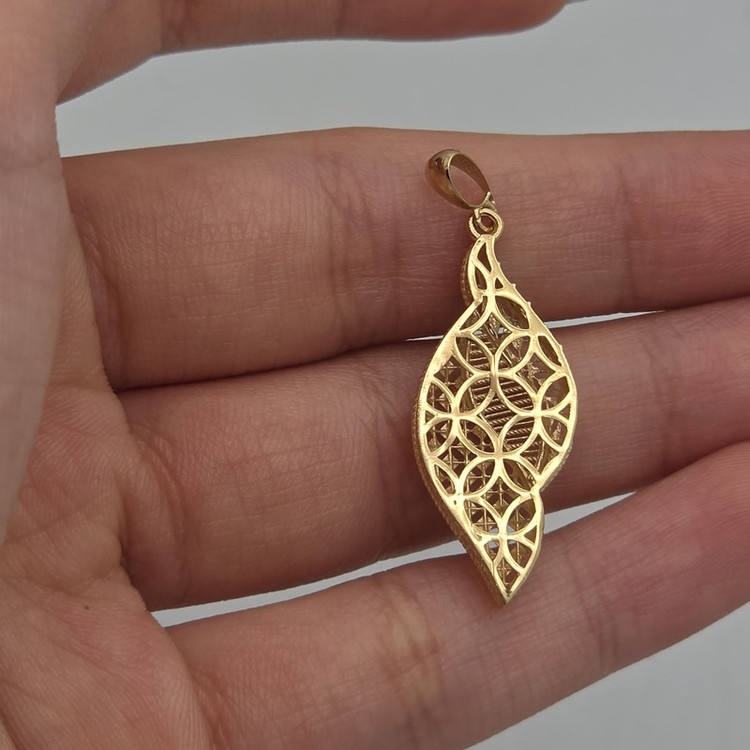آویز گردنبند طلا کم اجرت ۱۸ عیار گالری و شمش برلیان مدل منحنی کد ۴
