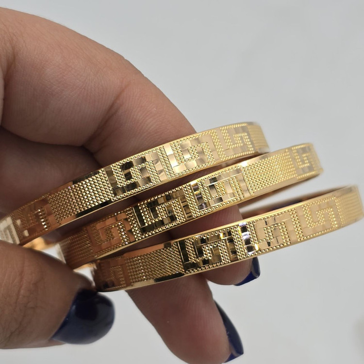 النگو طلا کم اجرت 18 عیار زنانه طلا و شمش برلیان مدل ورساچ لبه صاف سایز 3