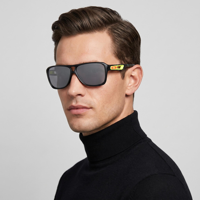 عینک آفتابی ویفرر Wayfarer مردانه اوکلی مدل 0OO9150