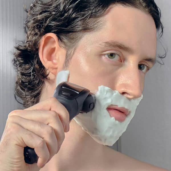 ماشین اصلاح موی صورت پاناسونیک مدل ES-LT2B فویلی صفرزن با تیغه استیل ضد زنگ و آلیاژ نقره، ضدآب و قابل استفاده خشک و م...